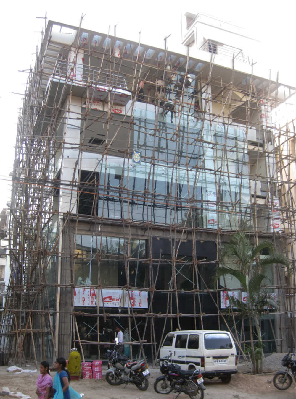 HomeStudio: Furniture Showroom (Under Const.)